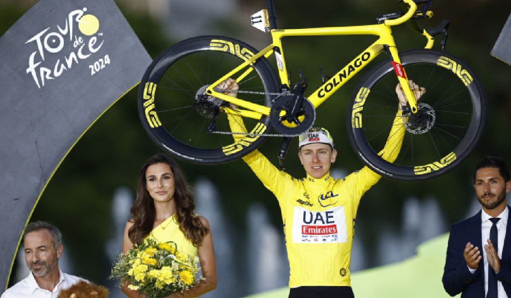 Tadej Pogacar consolida su reinado en el Tour de Francia y acecha la historia