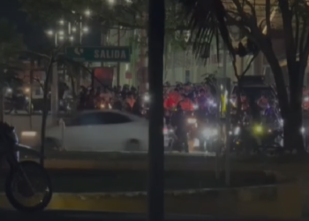 Motociclistas desafían operativos con rodada masiva en Cancún