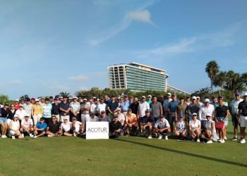 Fortalecen industria vacacional con torneo de golf en Cancún