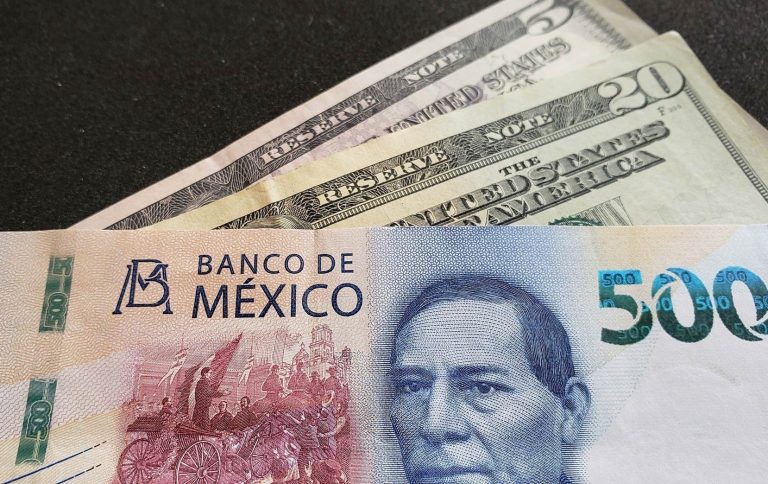 Aranceles estadounidenses a India: El pulso proteccionista que debilita al peso