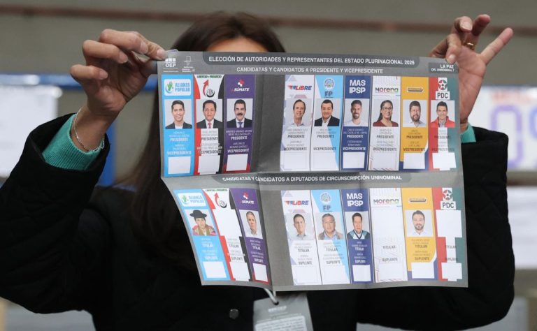 Bolivia acude hoy a las urnas: La derecha lidera sondeos