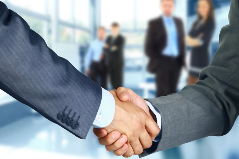 Confianza empresarial en julio: Un repunte frágil bajo el umbral crítico