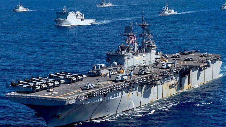 Despliegue de buques de guerra de EE. UU. cerca de Venezuela: Un análisis del poderío y sus implicaciones