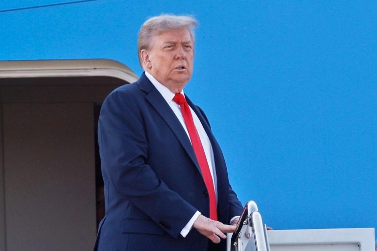 Donald Trump detalla política de aranceles escalonados para impulsar producción nacional