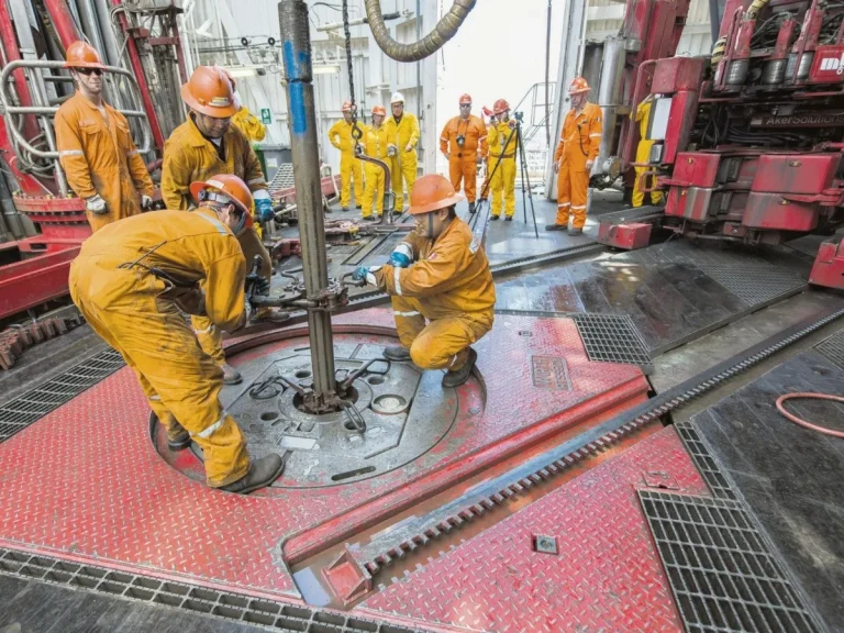 Gobierno reabre auditorías e intensifica la investigación por sobornos en Pemex