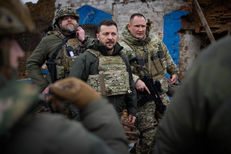 Guerra Ucrania Zelensky: La doble estrategia entre diplomacia y combate