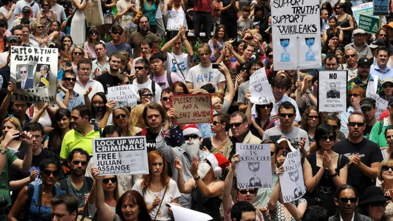 Julian Assange se une a masivas protestas propalestinas en Sídney