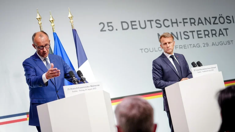 Macron y Merz exigen más sanciones a Rusia tras rechazo de Putin a reunirse con Zelensky
