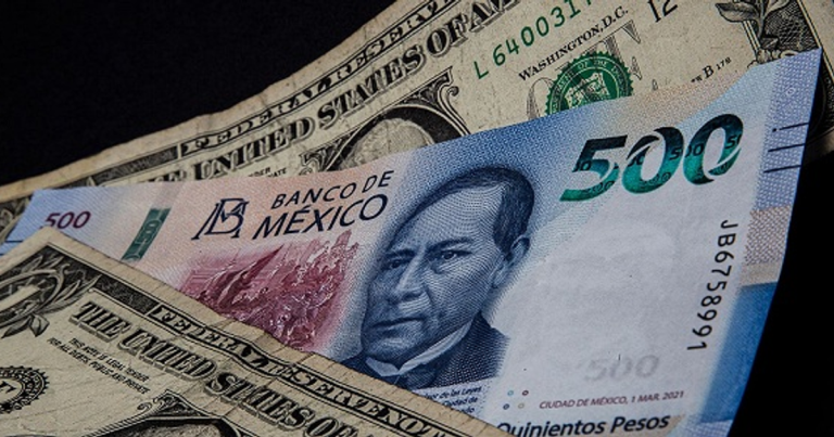 Peso mexicano cede terreno ante incertidumbre global y amenaza de aranceles a India