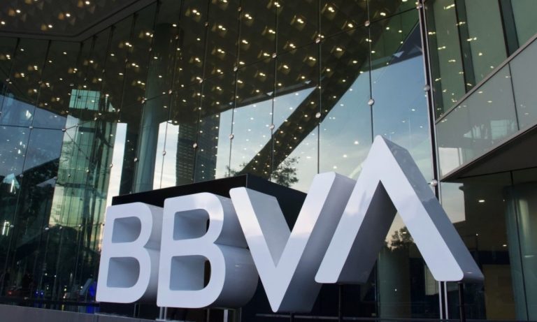 Plan de Pemex recibe "oxígeno" de gobierno, pero necesita cambios profundos, según BBVA