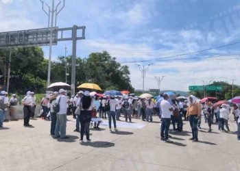 Protesta masiva en Acapulco: PAEE de Guerrero exige pagos y federalización urgente
