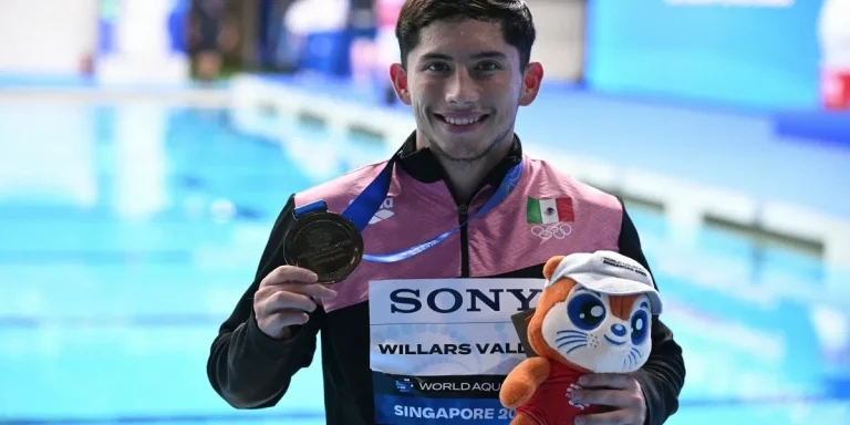 Randal Willars hace historia con bronce en el Mundial de natación en Singapur
