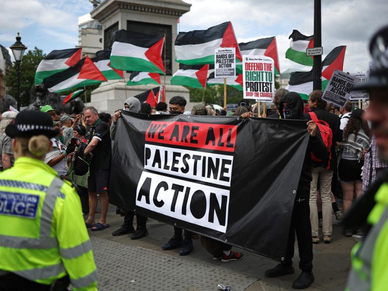 Reino Unido inculpa a simpatizantes de grupo propalestino clasificado como terrorista