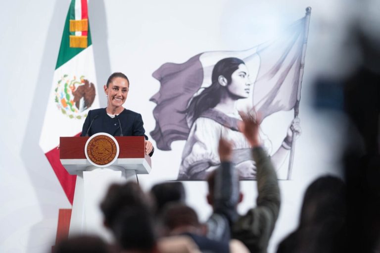 Sheinbaum cuestiona la "marea rosa": ¿Un nuevo partido sin propuestas y con viejos rostros?