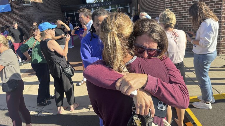Tiroteo en escuela católica de Minneapolis: Un crimen de odio con eco político