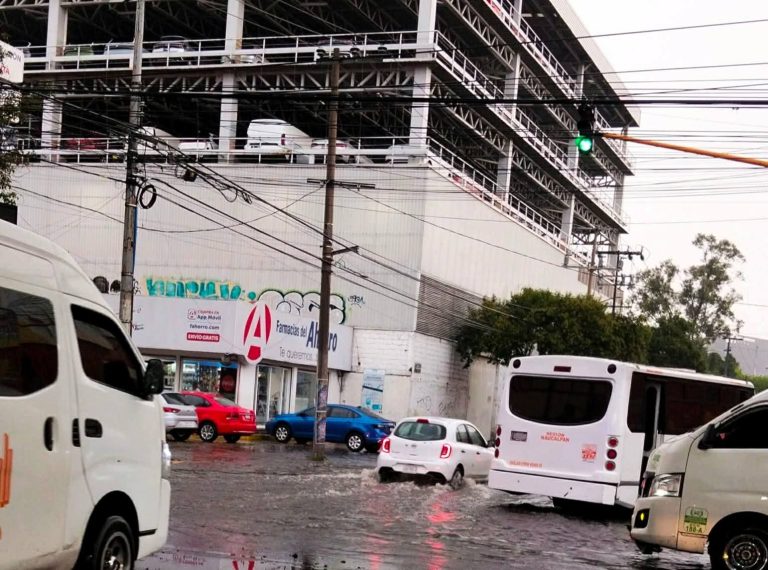 Tormenta eléctrica desata caos en EDOMEX: Anegaciones y rayos paralizan vialidades