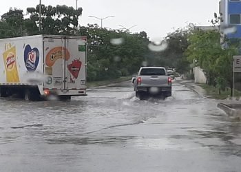 ONDA TROPICAL: Intensas lluvias azotan el sur de QR