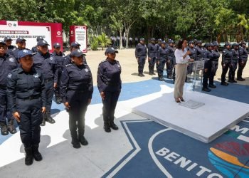 Gradúan cadetes con inglés conversacional para la “mejor policía” de Cancún