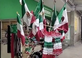VIENE MES PATRIO: Se pinta Cancún de verde, blanco y rojo