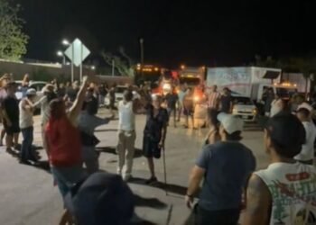 Levantan bloqueo en Tulum tras más de 10 horas; acuerdan diálogo con autoridades