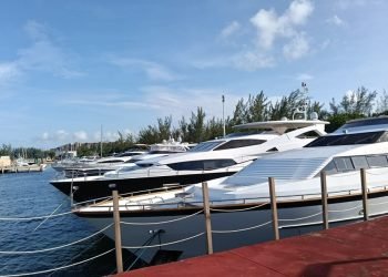 Turismo náutico resiste en Quintana Roo pese a caída del 30% este verano