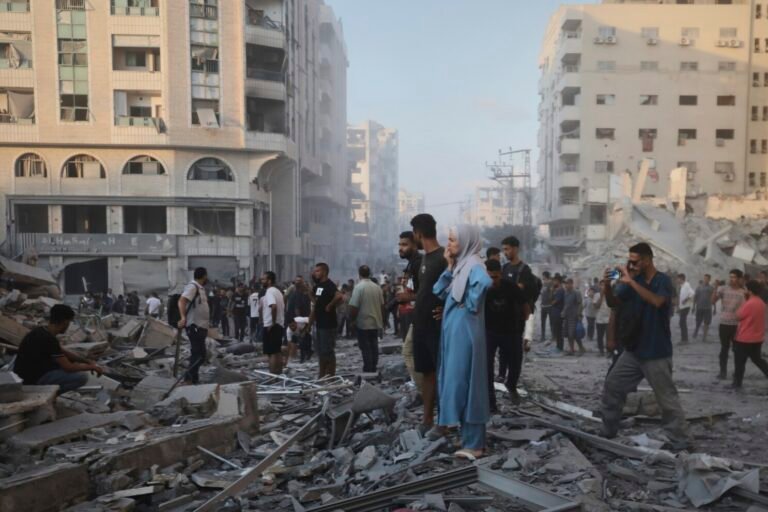Bombardeos en Gaza escalan: El crudo drama humanitario y la estrategia israelí