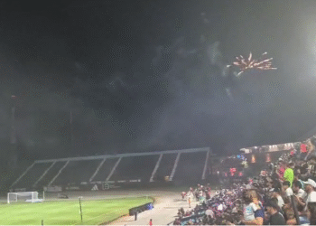 Cancún F.C. viola prohibición de usar fuegos pirotécnicos en sus partidos (VIDEO)