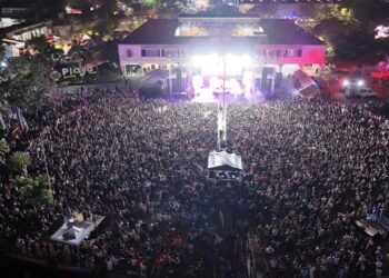 MÁS DE 25 MIL ASISTENTE: Arrasa Yeri Mua en su concierto en la plaza 28 de Julio