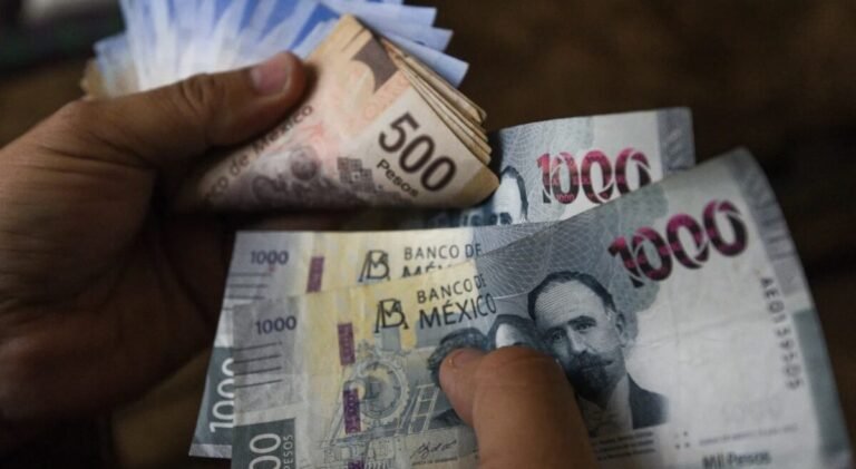 Cautela global de mercados: Peso mexicano se mantiene firme a 18.70 por dólar