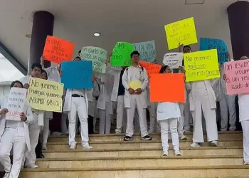 Crisis en hospital de Veracruz: Médicos residentes denuncian escasez de insumos
