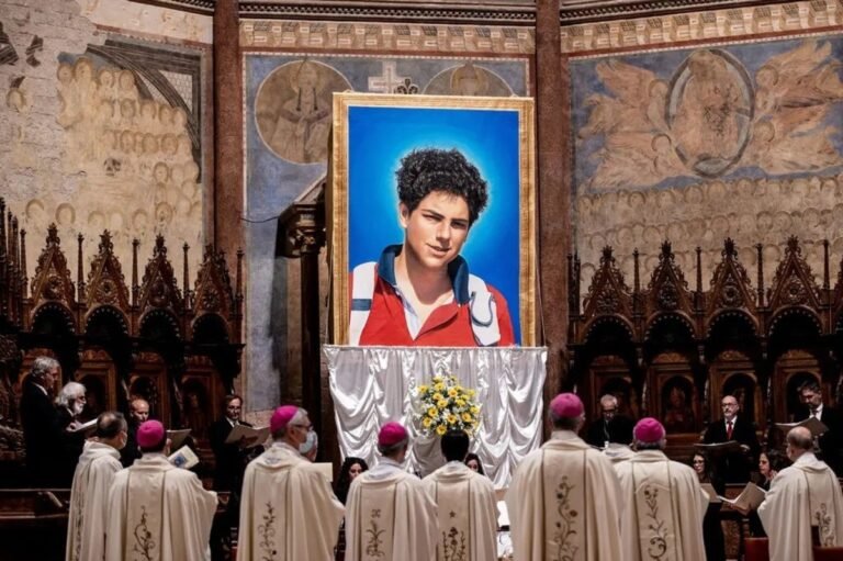 El papa León canoniza a Carlo Acutis, el primer santo millennial