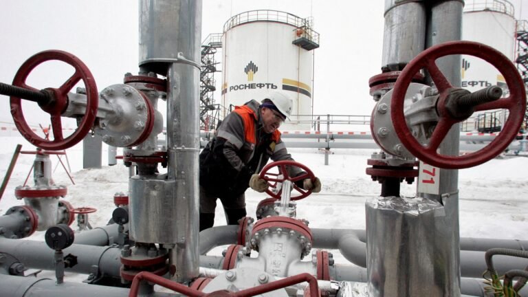 El petróleo se dispara ante intensificación de ataques ucranios y presión de sanciones