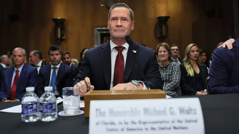 El senado de Estados Unidos confirma a Michael Waltz como embajador clave en la ONU