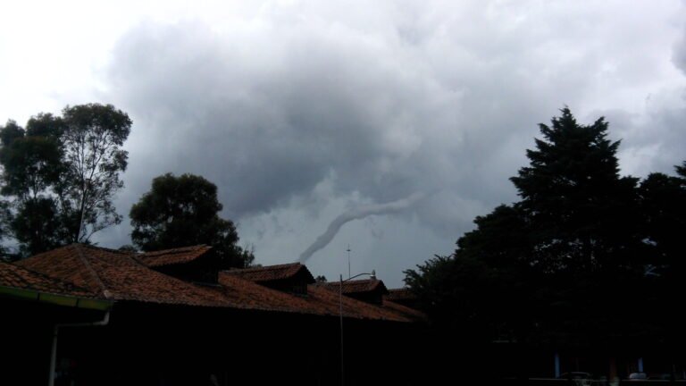 El tornado "culebra" impacta San Cristóbal, Chiapas, y su recurrencia