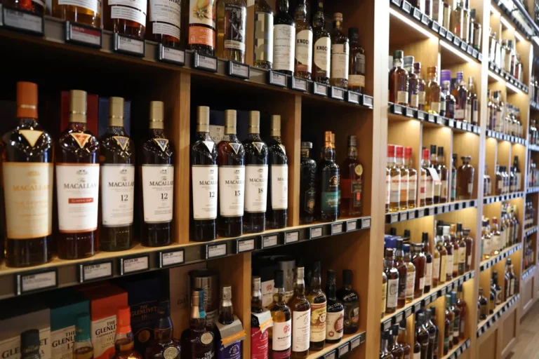 Expertos proponen ajuste fiscal a bebidas alcohólicas en México por grado de alcohol