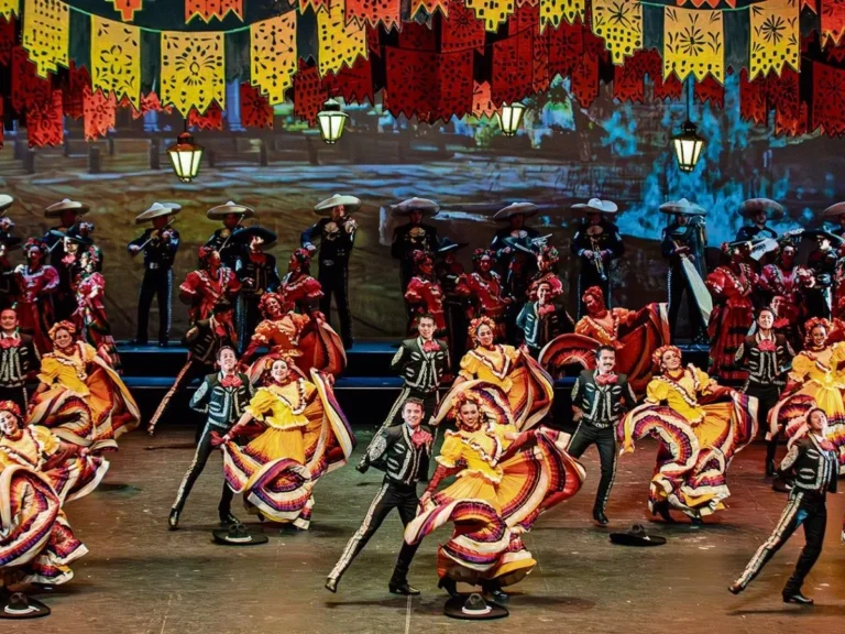 "Herencia de libertad": El ballet folclórico de la UDG renueva la danza tradicional