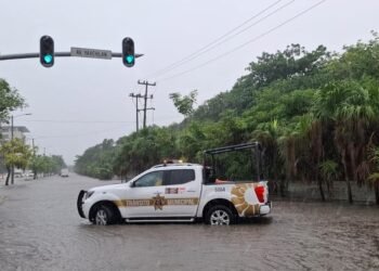 OPERATIVO CARRUSEL: Cierran avenidas en Cancún por inundaciones