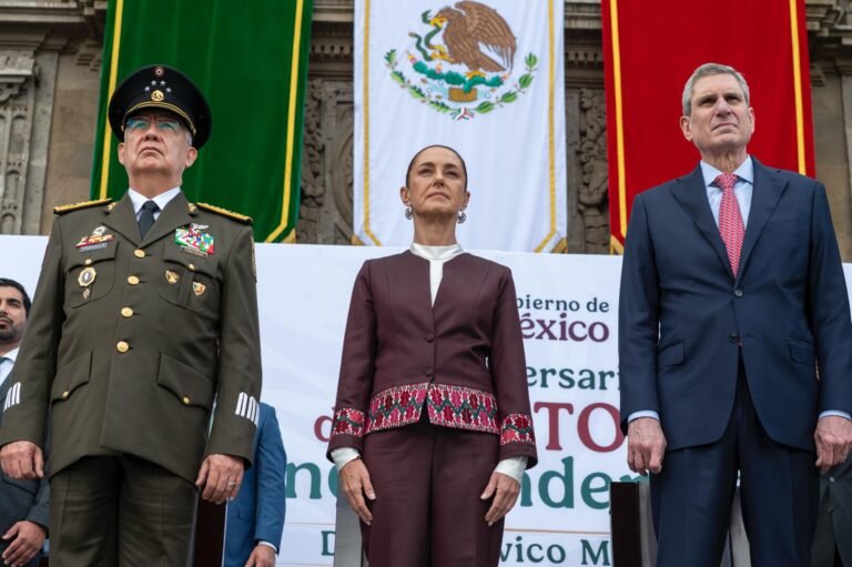 La soberanía nacional y el liderazgo femenino marcan el 215 aniversario del desfile de independencia en México