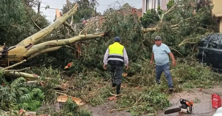 Lluvias intensas desatan evacuaciones y graves daños en la infraestructura de Durango