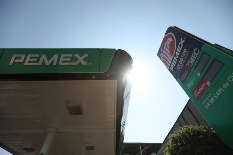 Moody’s mejora calificaciones de Pemex: Apoyo gubernamental frente a desafíos persistentes