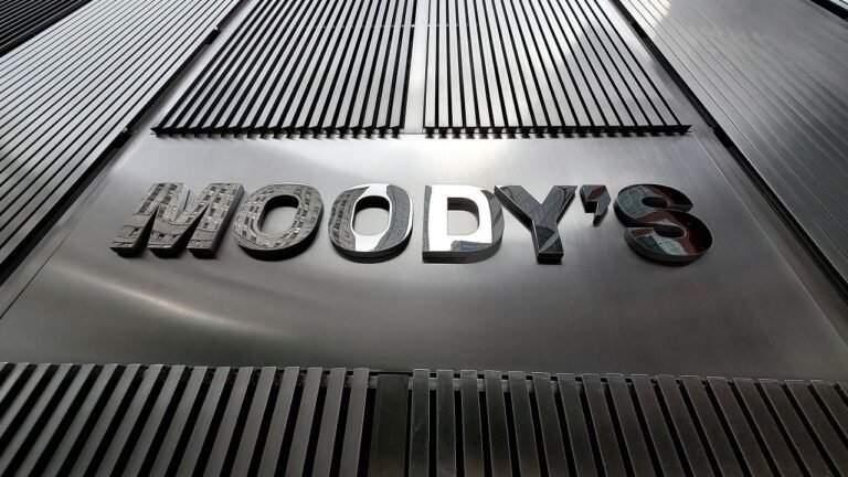 Moody's proyecta crecimiento para aerolíneas mexicanas, pero advierte sobre riesgos comerciales
