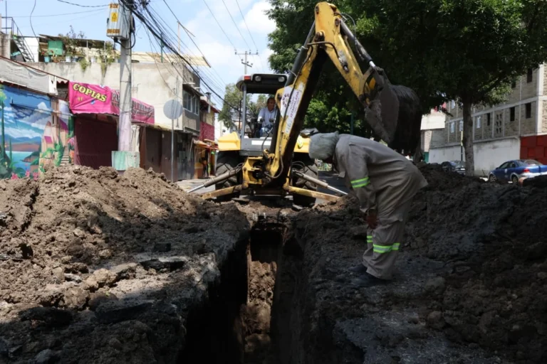 Patrulla de la SSC cae en socavón de Iztapalapa: ¿Falla estructural en la capital?