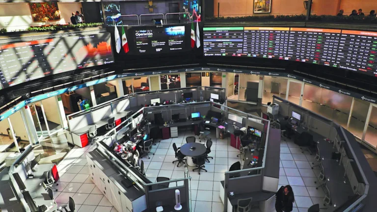 Peso y bolsa mexicana se disparan ante esperada decisión clave de la Fed