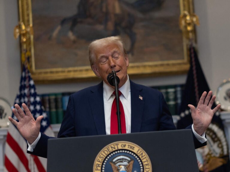 Trump endurece política migratoria: Tasa de 100 mil dólares para visas H-1B
