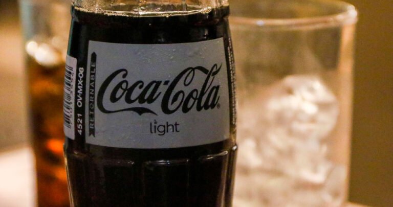 Acuerdo entre gobierno y refresqueros: La reducción de azúcar en bebidas y el IEPS
