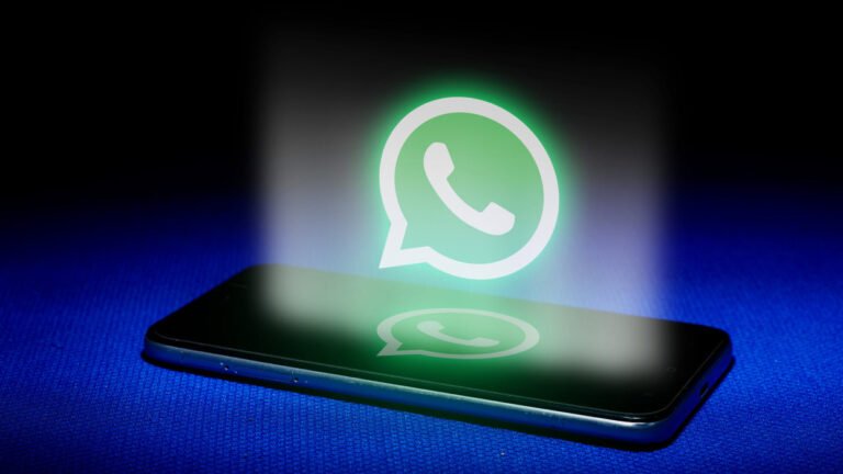 Adiós a la clave de 64 dígitos: WhatsApp integra passkeys en copias de seguridad