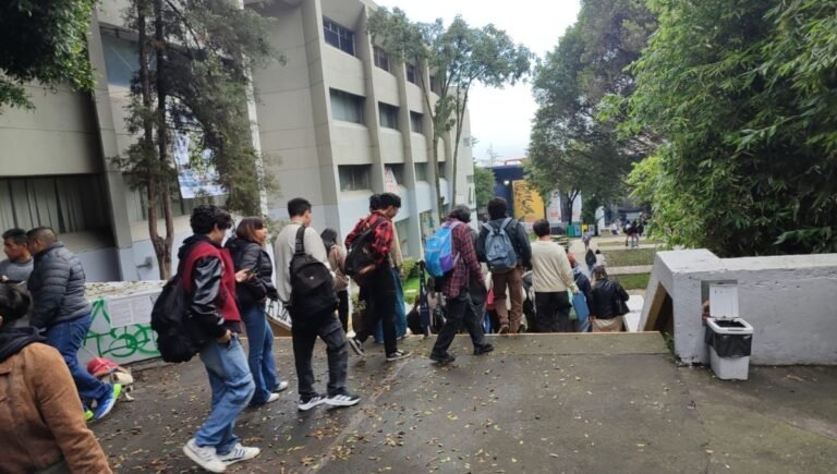 Amenaza de bomba sacude la FCPyS de la UNAM: Desalojo y protocolos