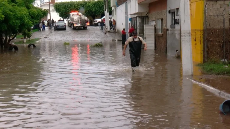 Aumenta a 44 el saldo mortal por lluvias intensas en México 2025; federación intensifica rescates