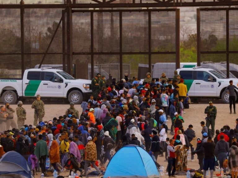Caída histórica de detenciones migrantes en la frontera sur de Estados Unidos