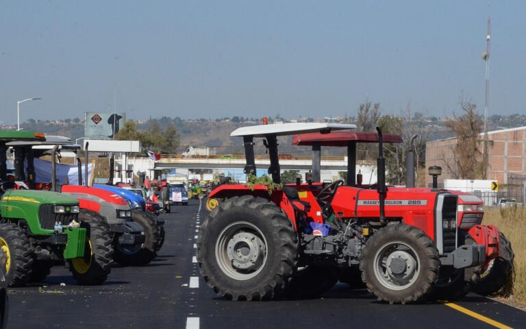 Caos en México: La lista completa de carreteras y vías férreas bloqueadas por agricultores